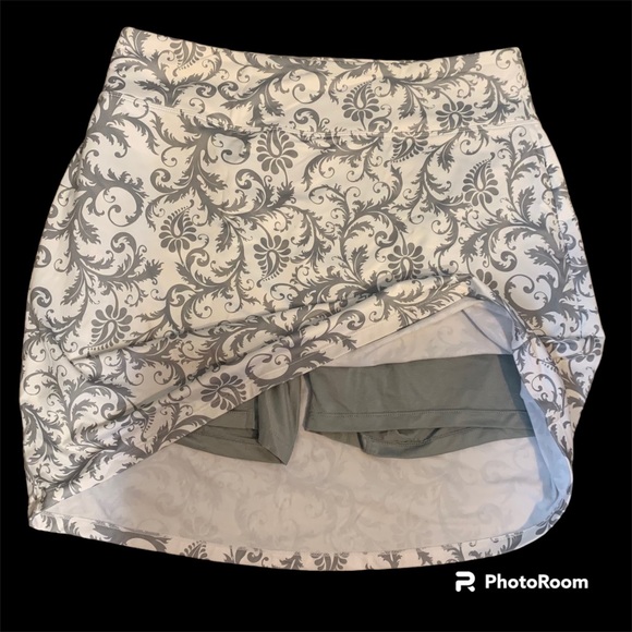 SALE!! Damask print skort stretchy athleisure belly control panel - Picture 3 of 11